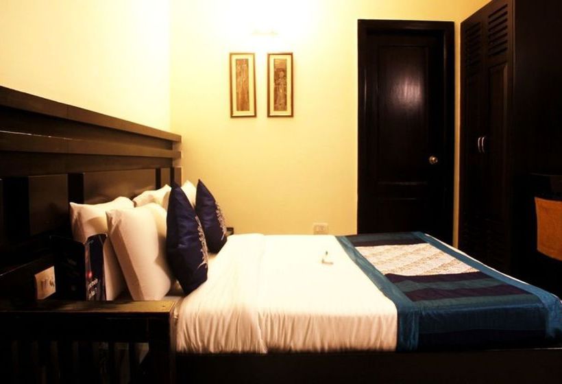 בית מלון כפרי Oyo Premium Rajourigarden Metrostation 2