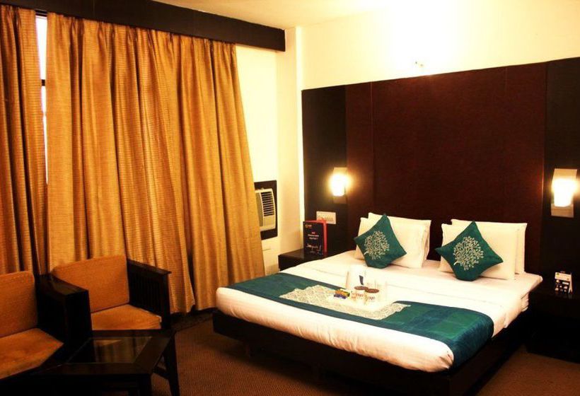 בית מלון כפרי Oyo Premium Rajourigarden Metrostation 2