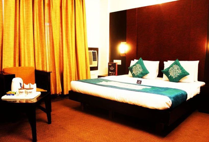 בית מלון כפרי Oyo Premium Rajourigarden Metrostation 2