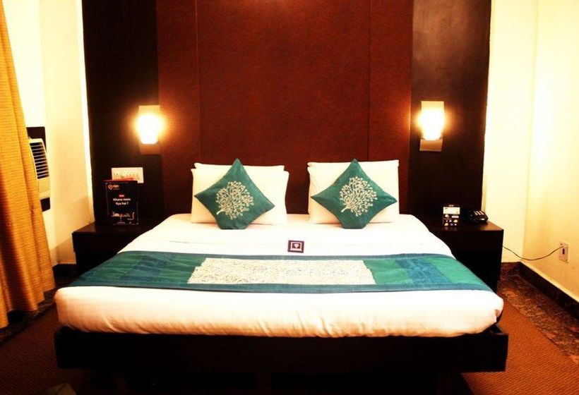 בית מלון כפרי Oyo Premium Rajourigarden Metrostation 2