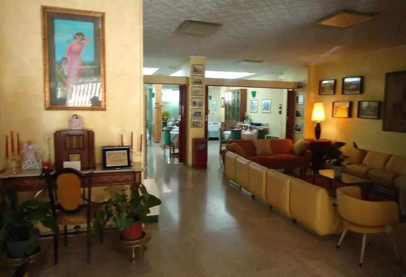 ホテル Ristorante Mommo