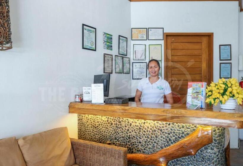 בית מלון כפרי The Pub