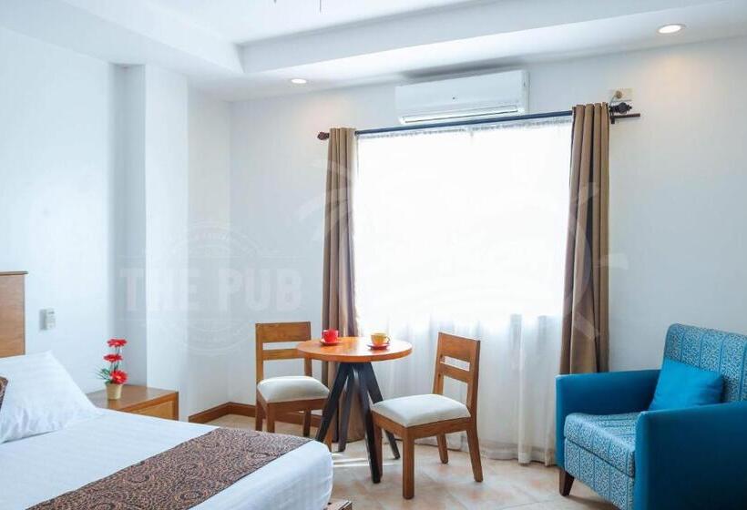 בית מלון כפרי The Pub