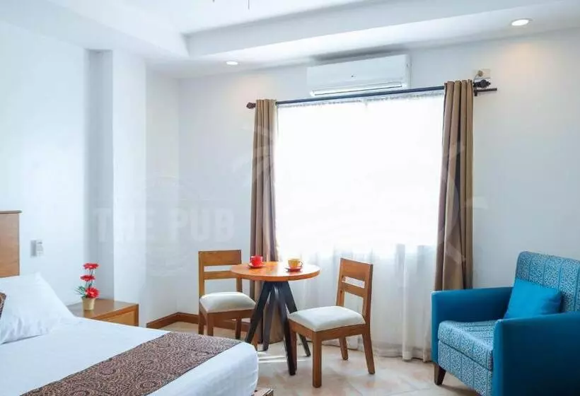 בית מלון כפרי The Pub