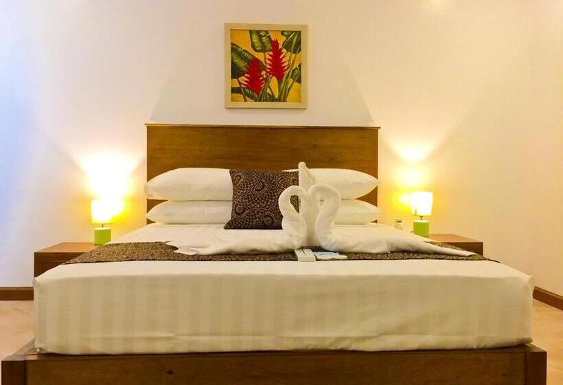 בית מלון כפרי The Pub