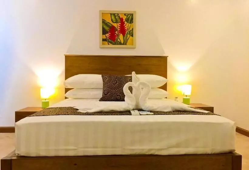 בית מלון כפרי The Pub