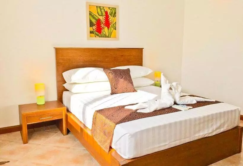 בית מלון כפרי The Pub