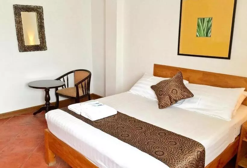 בית מלון כפרי The Pub