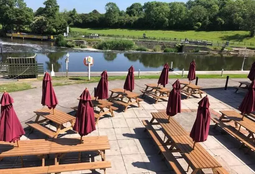 호텔 The Riverside Inn