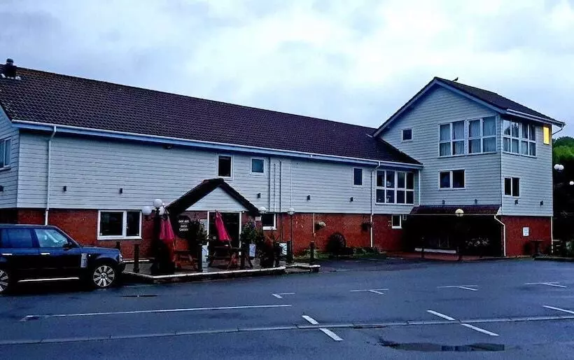 호텔 The Riverside Inn