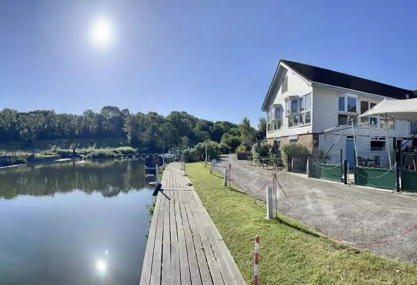 호텔 The Riverside Inn