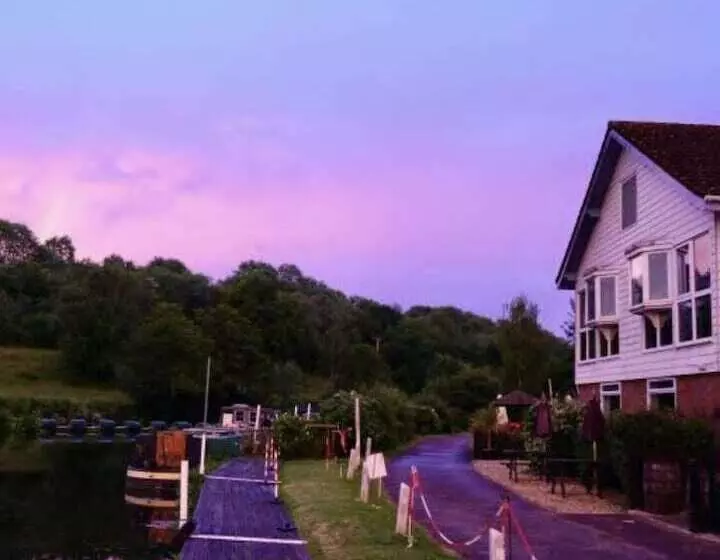 호텔 The Riverside Inn