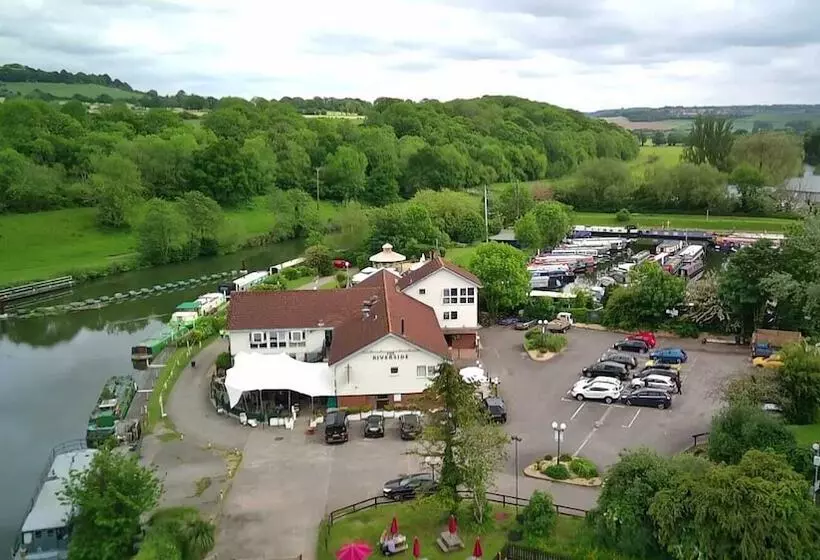 호텔 The Riverside Inn