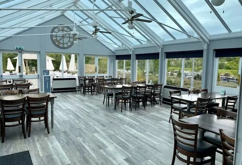 호텔 The Riverside Inn