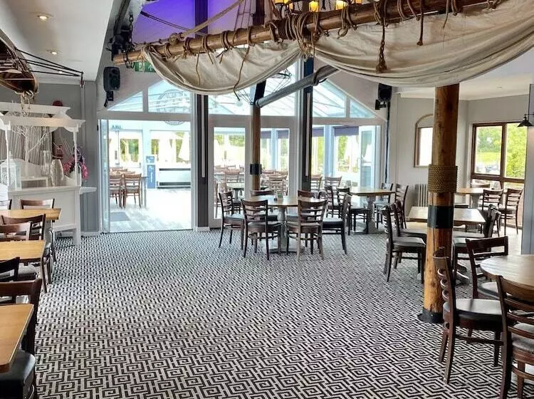 호텔 The Riverside Inn