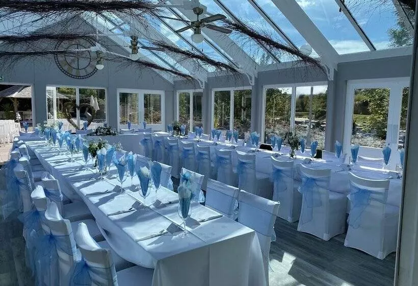 호텔 The Riverside Inn