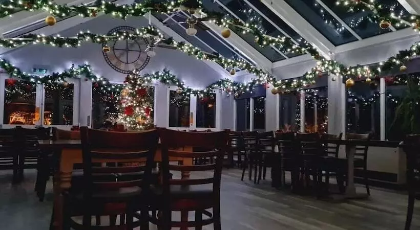 호텔 The Riverside Inn