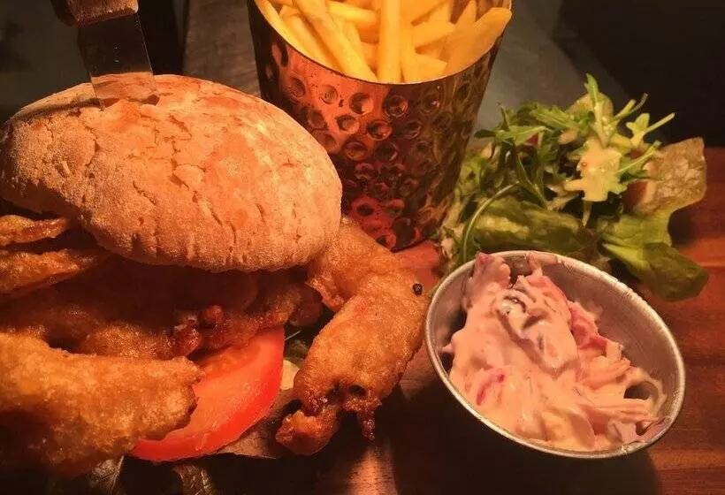 호텔 The Riverside Inn