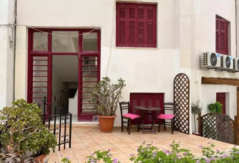 Пансион Naxos Philoxenia