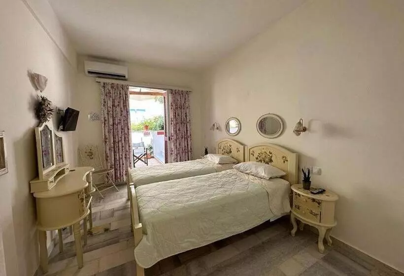 Пансион Naxos Philoxenia