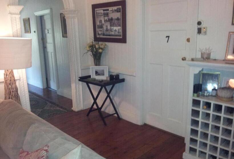 膳宿费 The Laurels Of Chinchilla