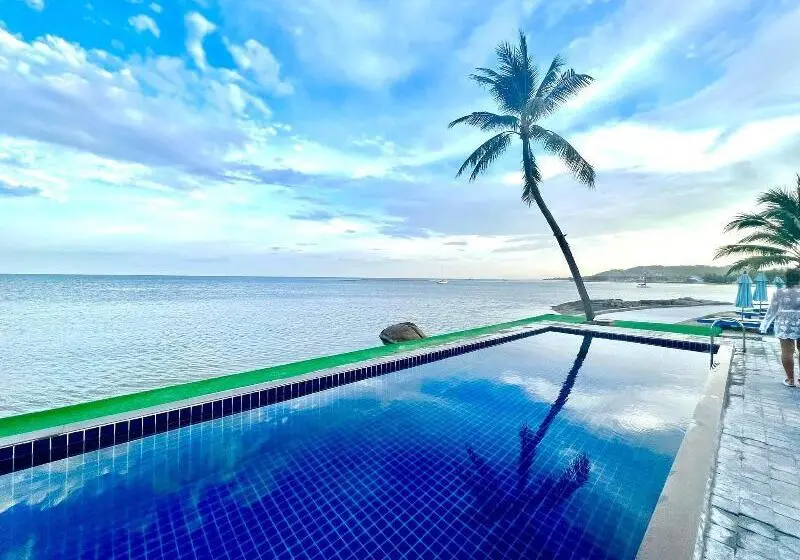 Three Trees Samui Resort   Sarocha Villa