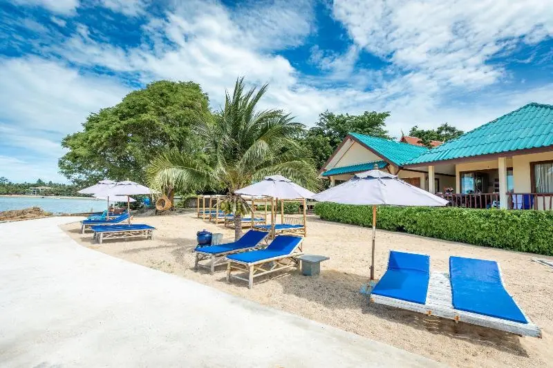 Three Trees Samui Resort   Sarocha Villa