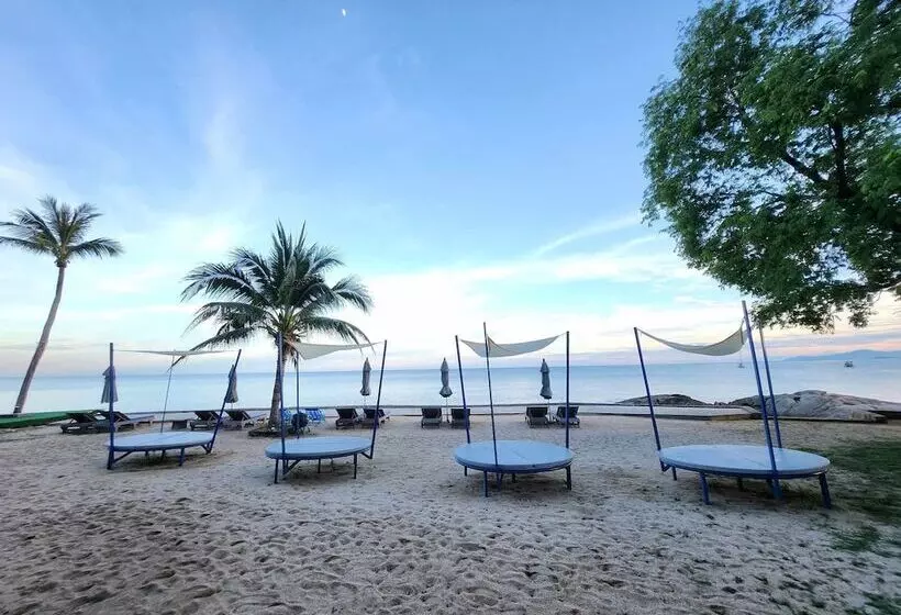 Three Trees Samui Resort   Sarocha Villa
