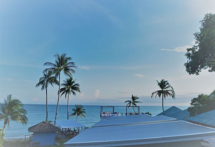 Three Trees Samui Resort   Sarocha Villa