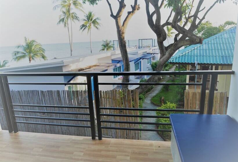 Three Trees Samui Resort   Sarocha Villa