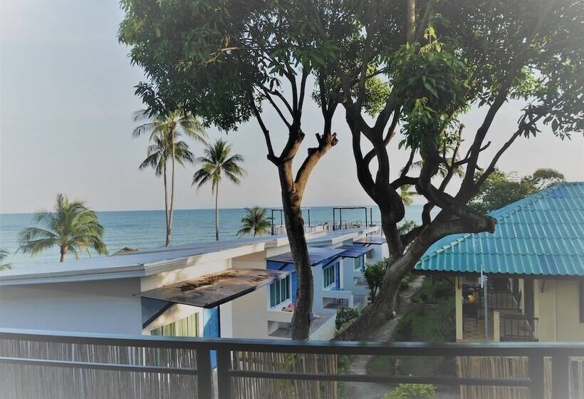 Three Trees Samui Resort   Sarocha Villa
