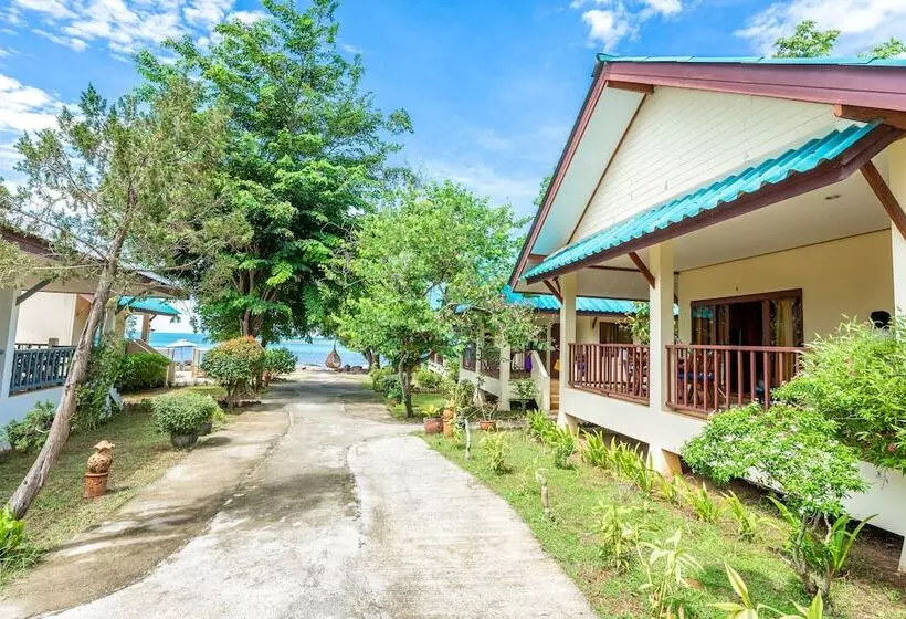 Three Trees Samui Resort   Sarocha Villa