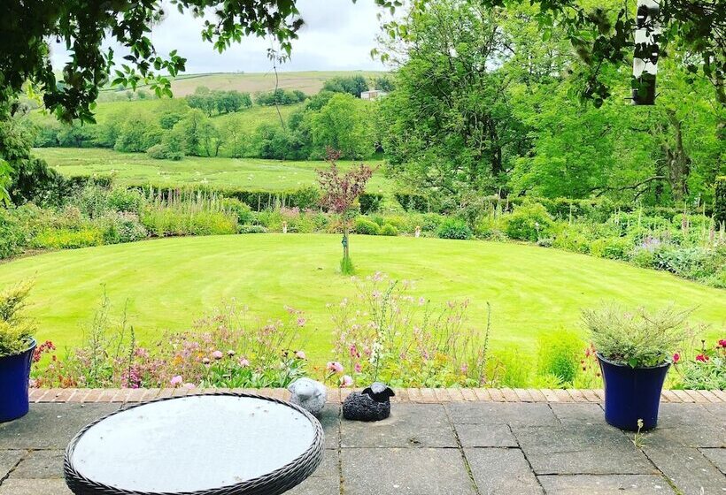 Aamiaismajoitus (B&B) Cwmllechwedd Fawr