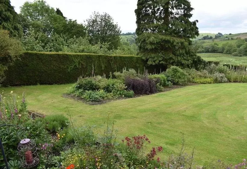 مبيت وإفطار Cwmllechwedd Fawr