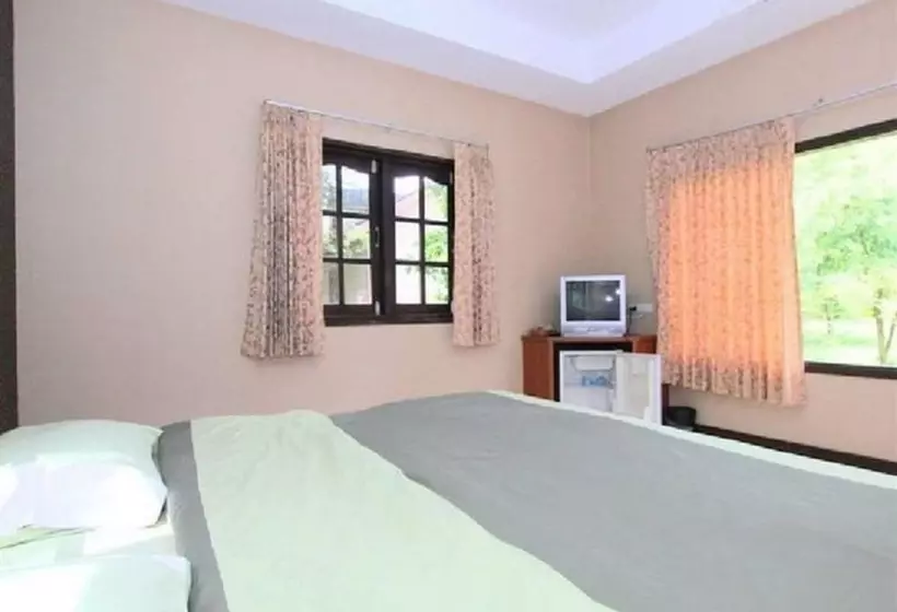 فندق Island Resort River Kwai By October