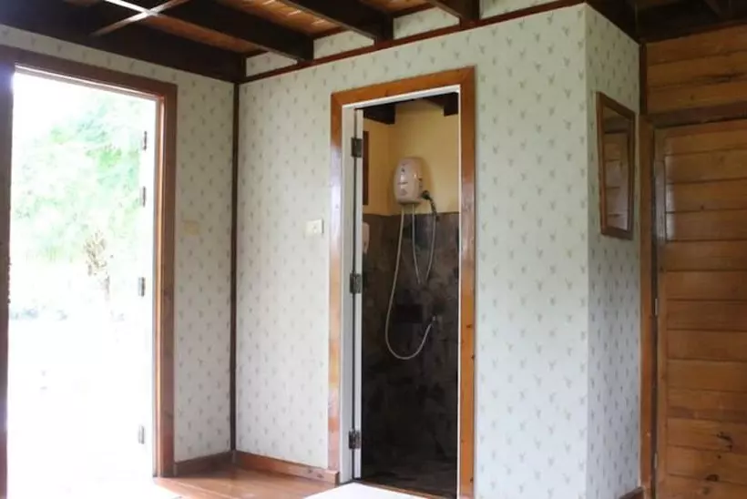 فندق Island Resort River Kwai By October