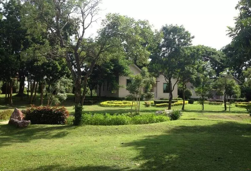 فندق Island Resort River Kwai By October