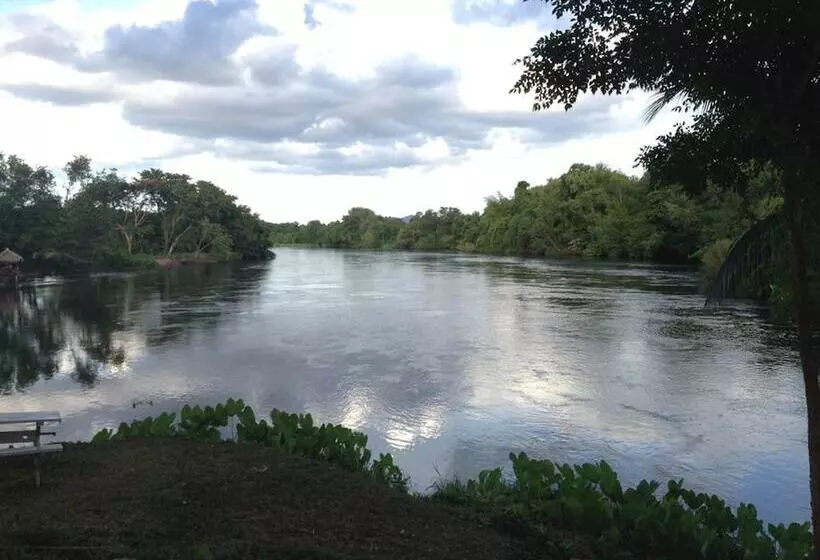 فندق Island Resort River Kwai By October