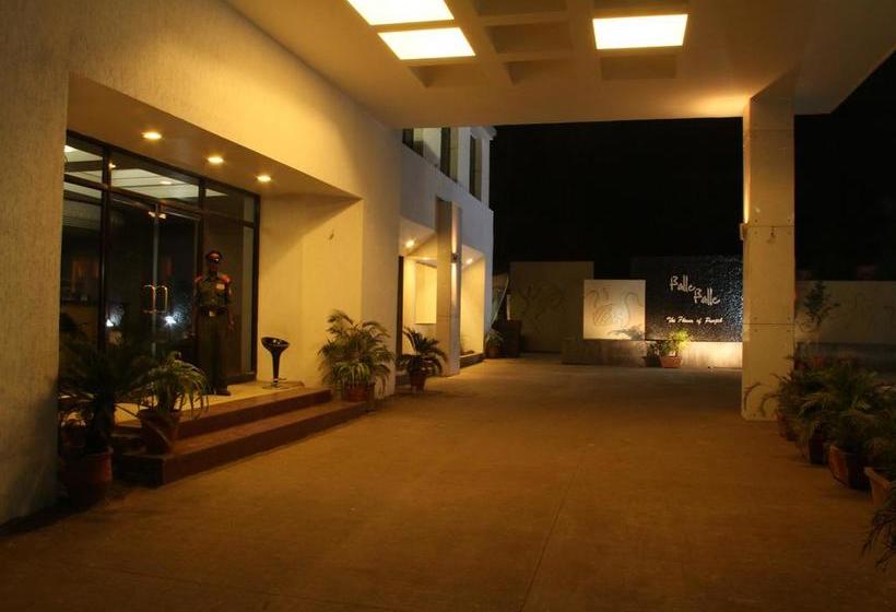 هتل Oyo Rooms Kranti Chowk Jalna Road