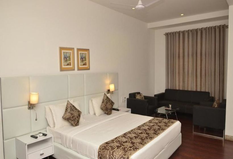 هتل Oyo Rooms Kranti Chowk Jalna Road