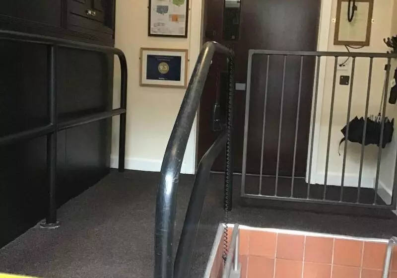 هتل Ty Dre Town House