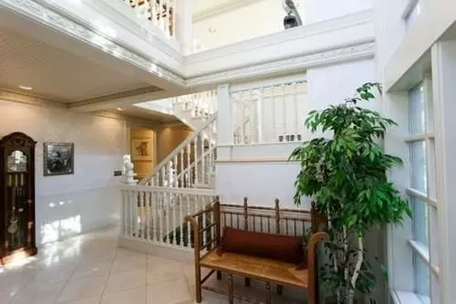 Отель West End Splendor By First Choice Property Management