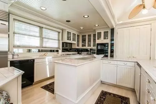 Отель West End Splendor By First Choice Property Management