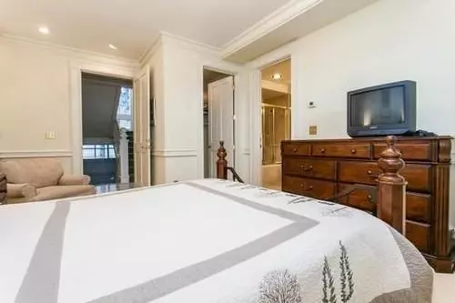 Отель West End Splendor By First Choice Property Management