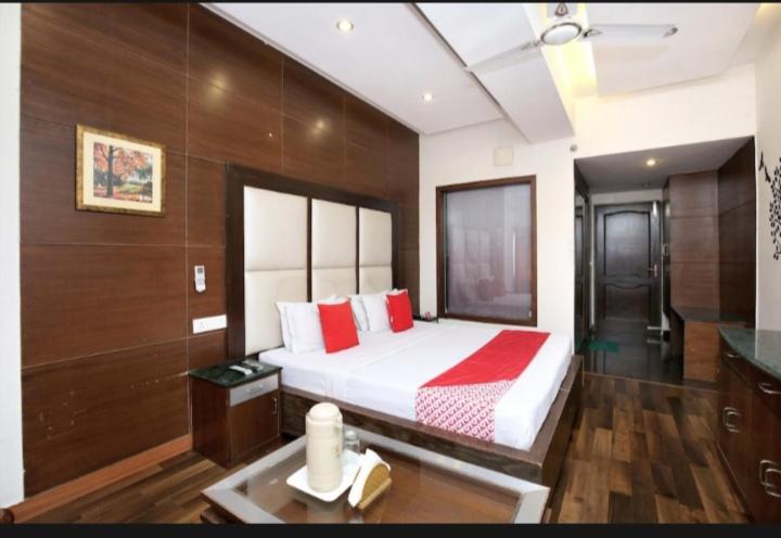 Отель Zo Amar Sector 17 Isbt