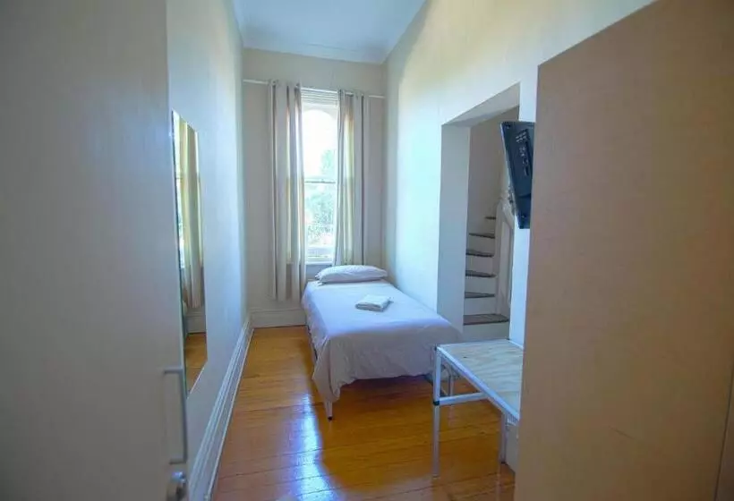 בית מלון כפרי Cambridge Lodge