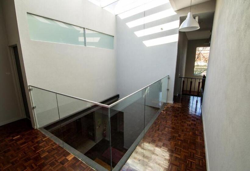 בית מלון כפרי Cambridge Lodge