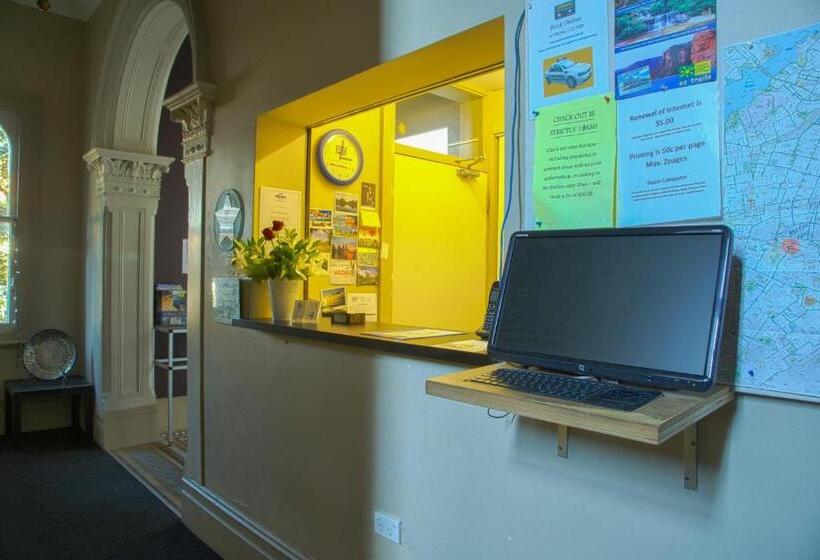 בית מלון כפרי Cambridge Lodge