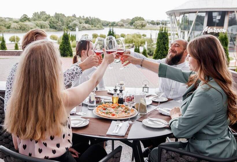 ホテル Minsk Marriott