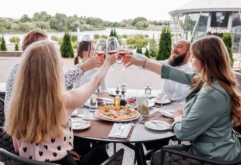 ホテル Minsk Marriott